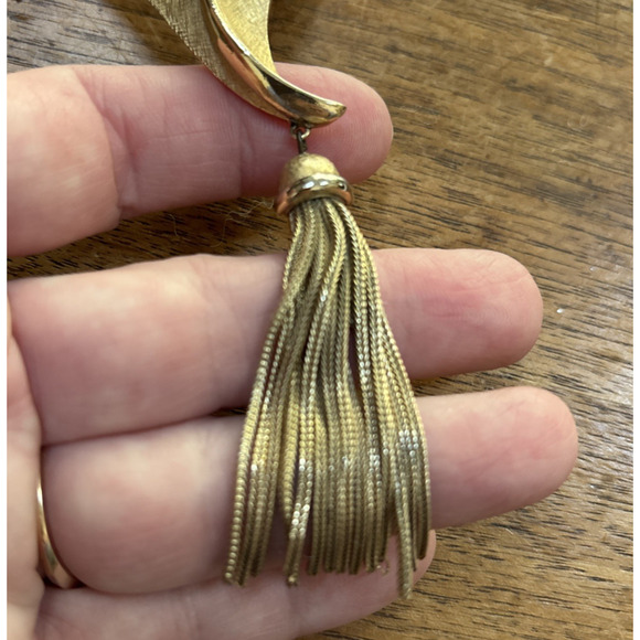 Vintage Crown Trifari Golden Tassel Brooch Mid Century Statement Runway Jewelry - Picture 4 of 6